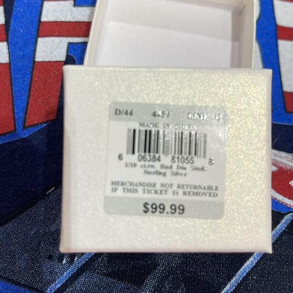 1/10 sterling Silver Stud Diamond Earrings - Picture 5 of 5